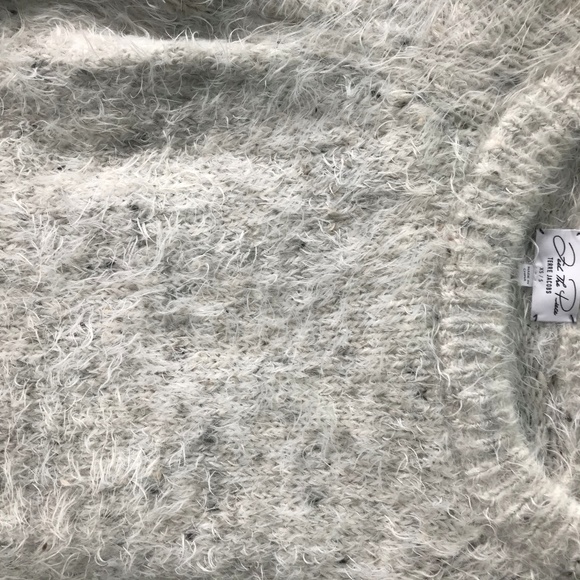 Feel the Piece grey knit fuzzy sweater - Picture 4 of 4